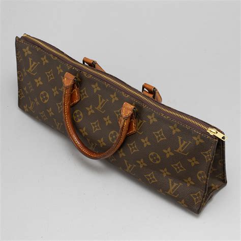 louis vuitton triangle sac